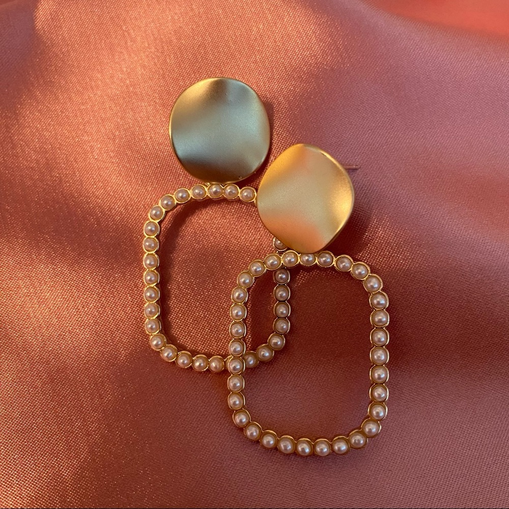 💙 Golden Pearls Square Drop Earrings - Picture 5 of 8